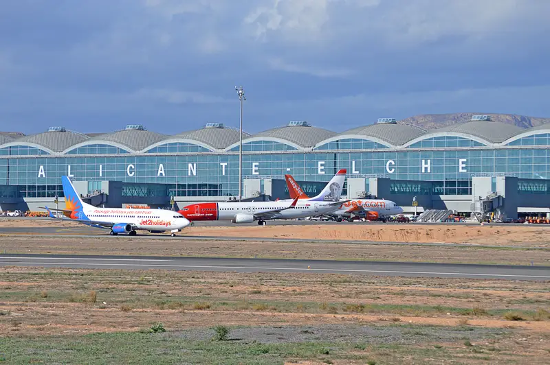 Aéroport d'Alicante-Elche depuis un avion