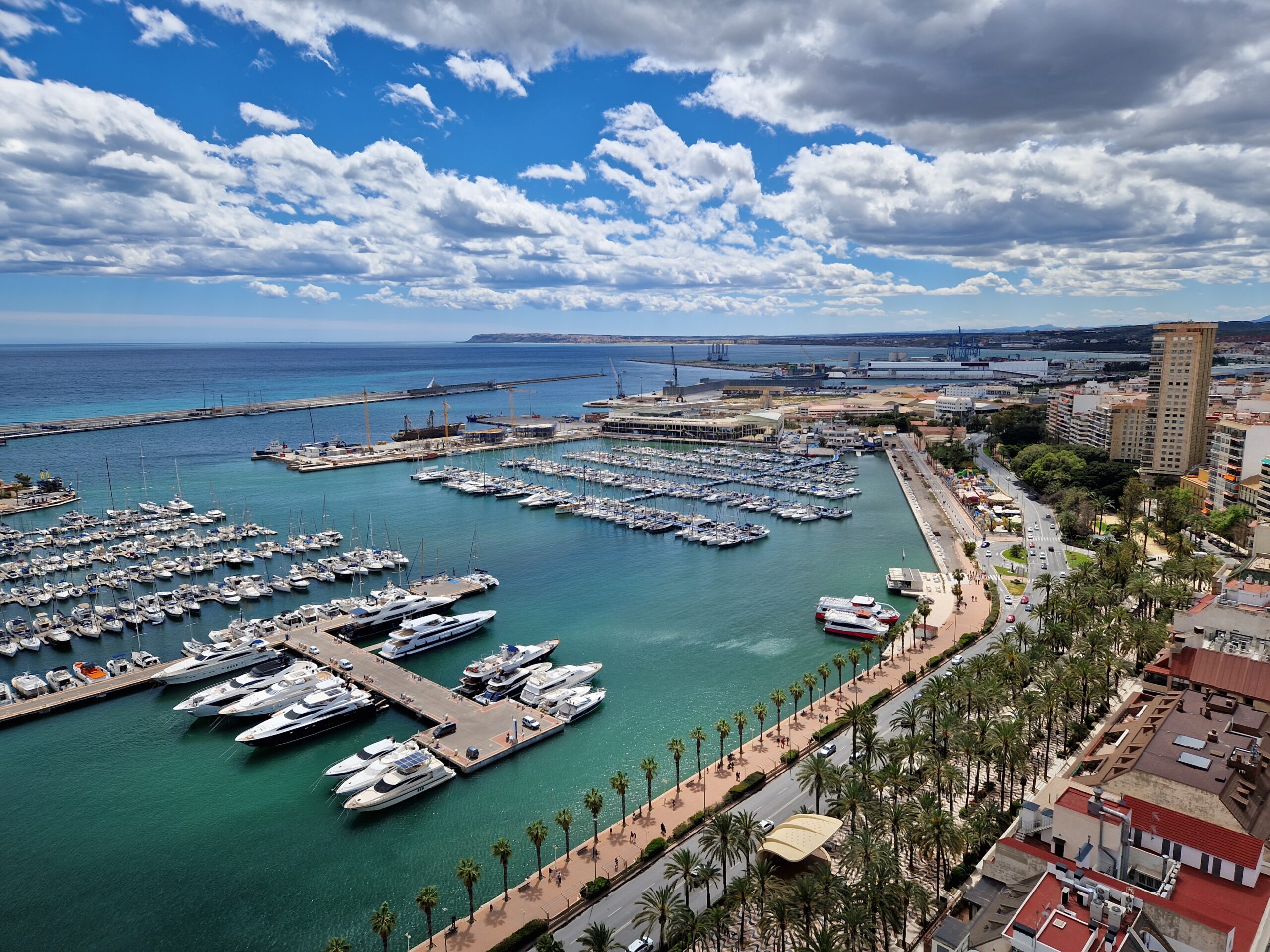 Hafen von Alicante vom Gran Sool Rooftop Resturant aus