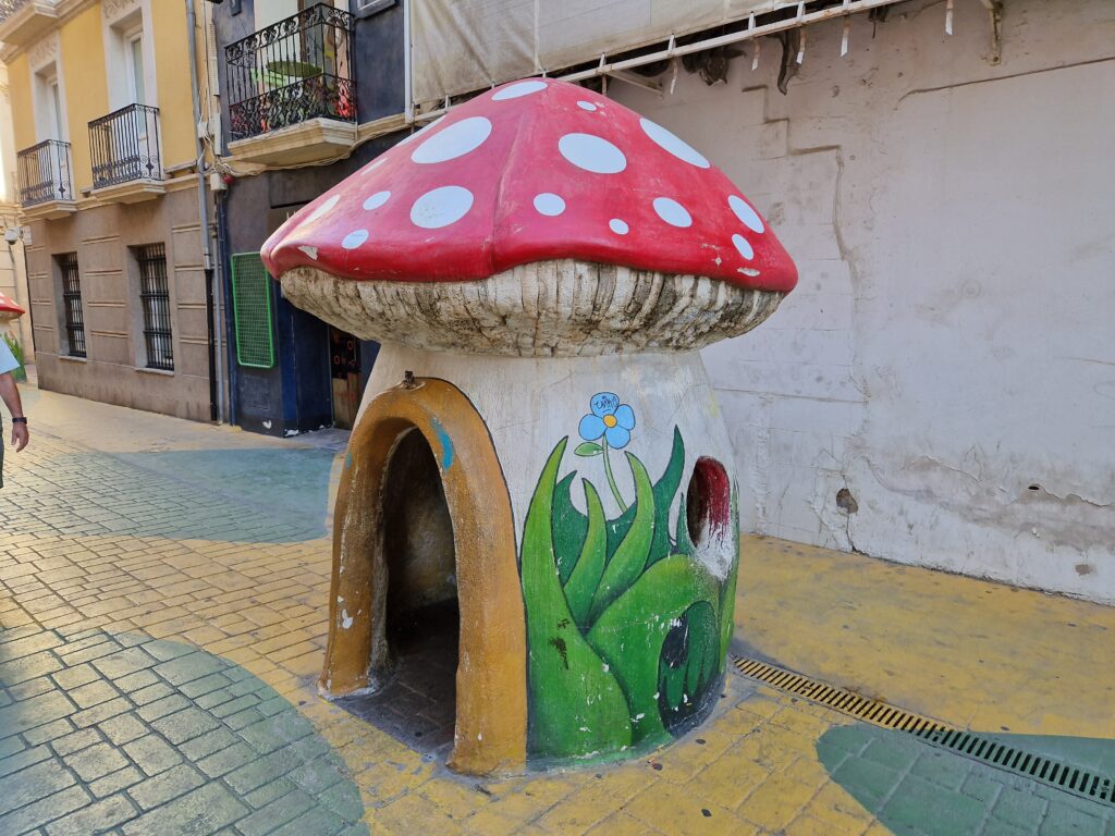 Maison du champignon dans la rue du champignon Alicante