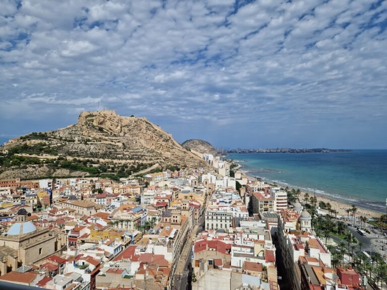 11 Pros and 4 Cons About Living in Alicante